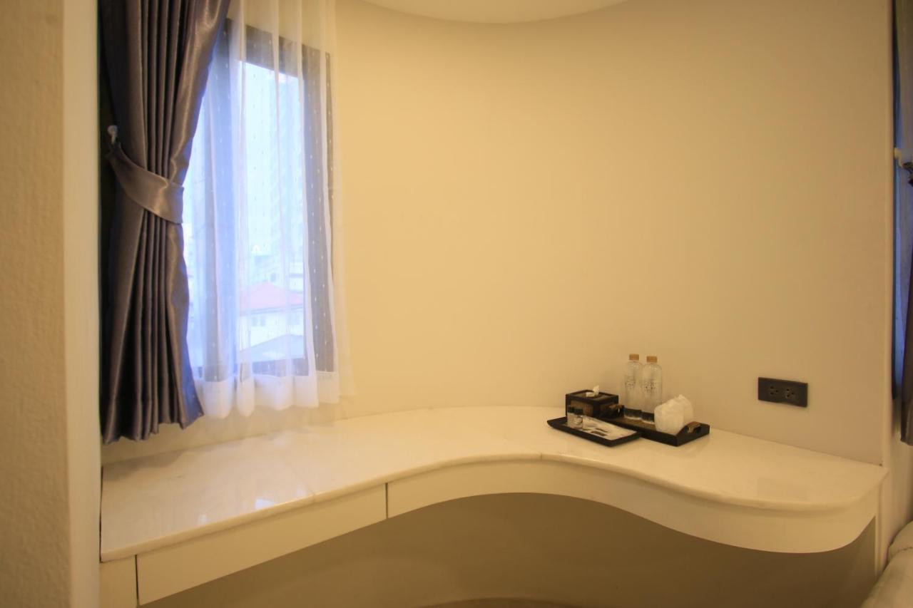 Pratunam Atrium Hotel Bangkok Esterno foto